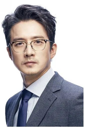배우 정준호 프로필 사진 — 정면 상반신(안경·회색 정장)