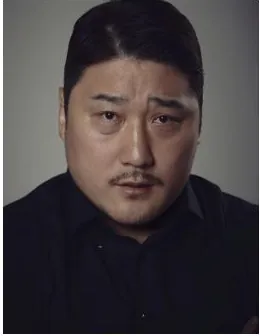 배우 김도현 프로필 사진 — 검은 셔츠