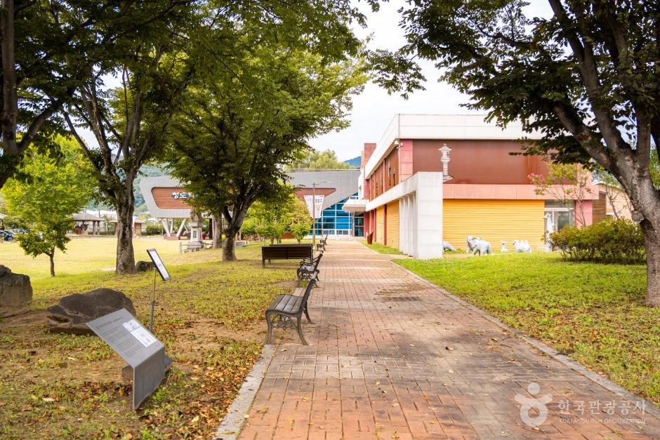 예술과 역사의 향기가 살아 숨쉬는 청도로 떠나는 감성 기행_경북_청도_청도박물관_7.jpg